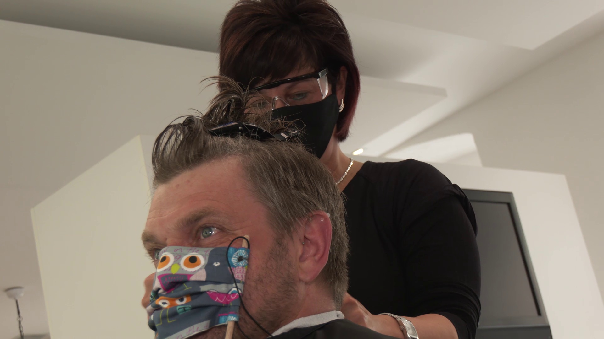MEgional am 4. Mai mit Tobi beim Friseur MEgional am 4. Mai mit Tobi beim Friseur