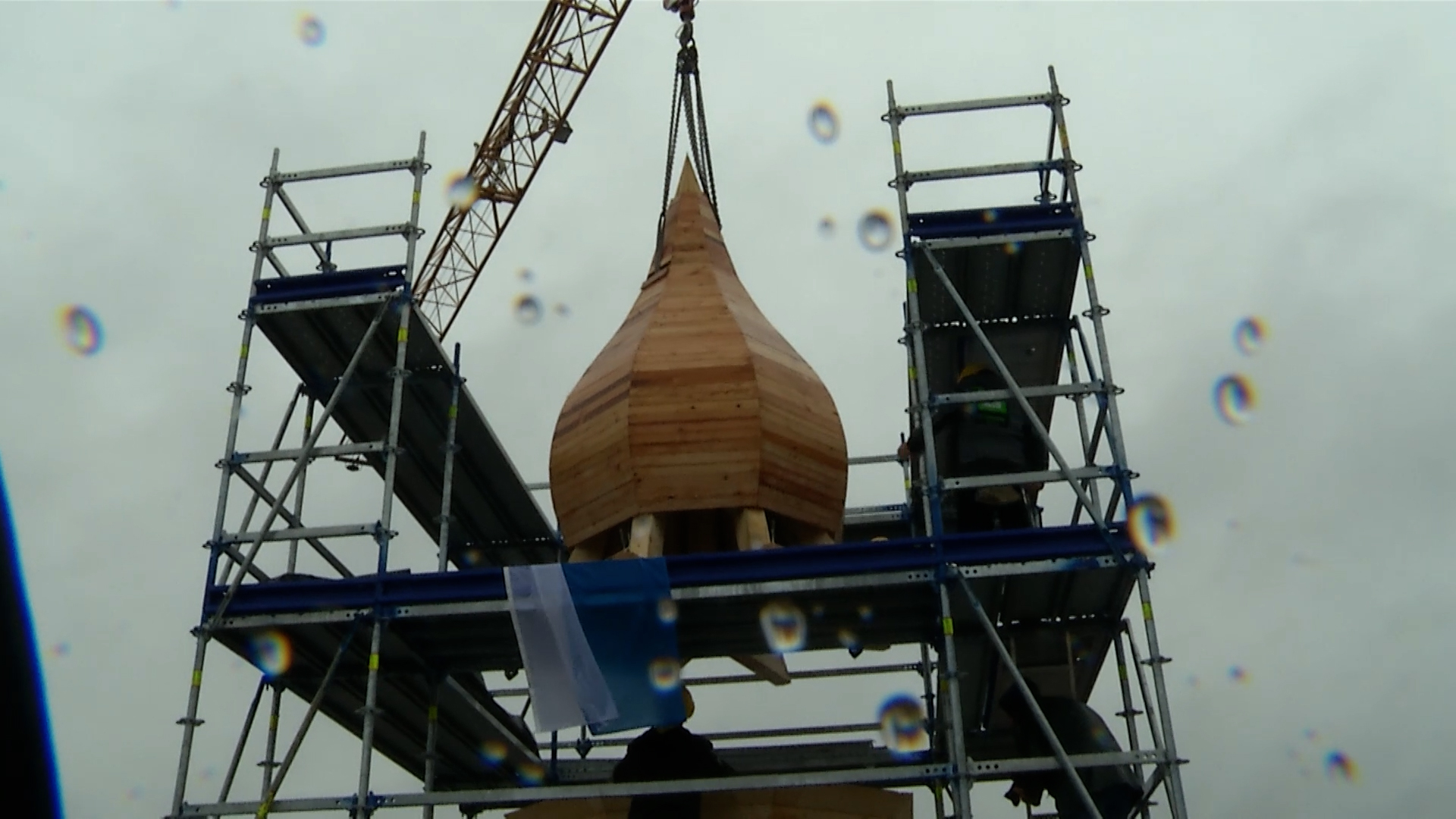 MEgional am 28. September 2020 mit der neuen Turmspitze für das MVZ Olbernhau